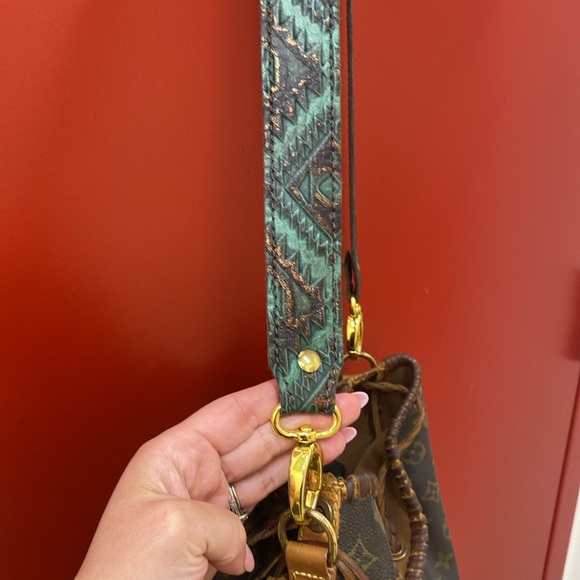 Louis Vuitton Fringe Bucket Bag - Picture 3 of 12